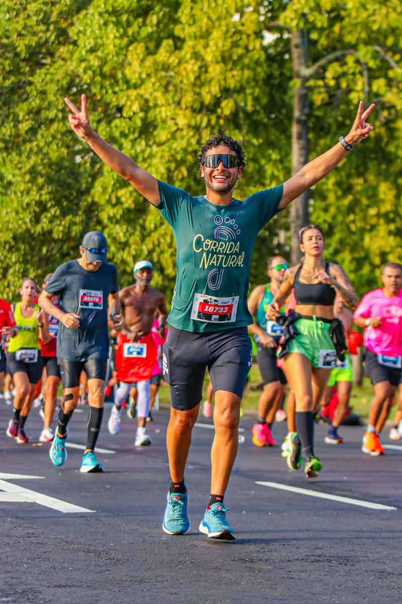 Aluno comemorando durante meia maratona